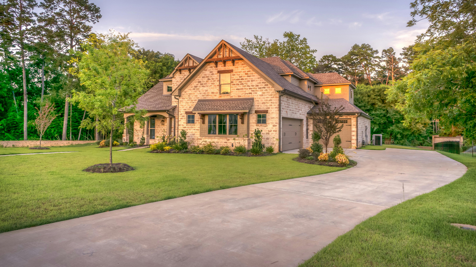 Modern vs. Traditional Landscaping: Which Is Right for You?