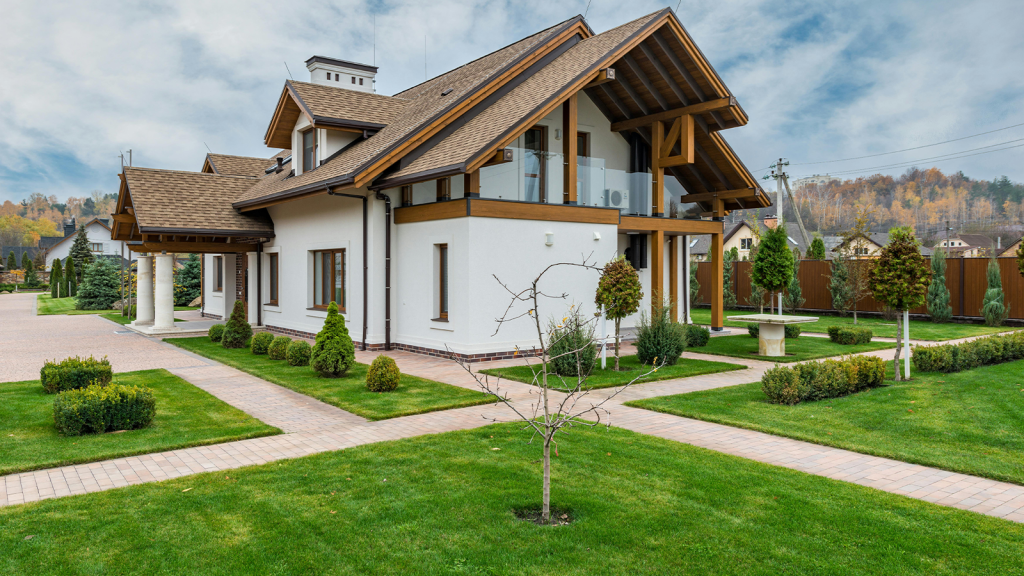 Modern vs. Traditional Landscaping: Which Is Right for You?