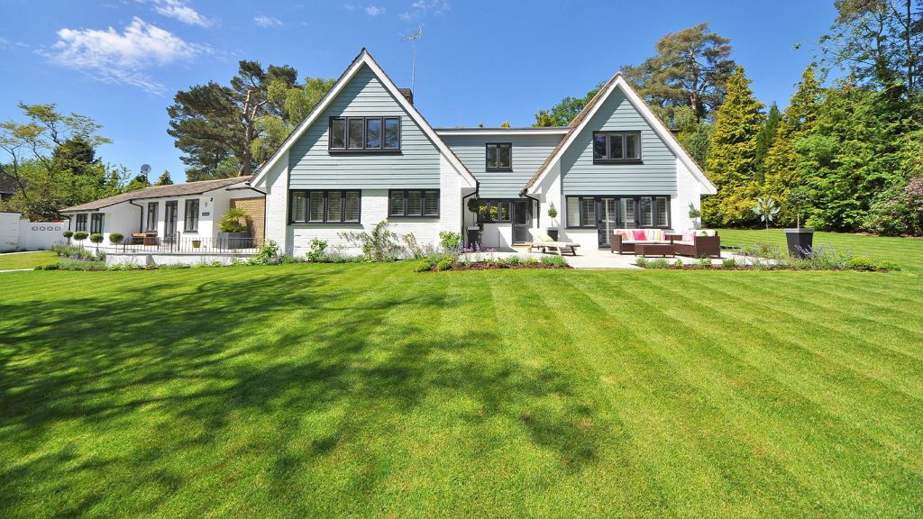 Winter Landscaping Ideas: Keep Your Curb Appeal Year-Round